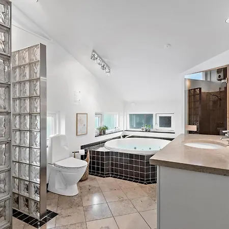 3 Bedroom Beautiful In *