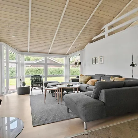 Дом отдыха 3 Bedroom Beautiful In *