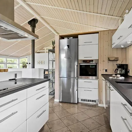 3 Bedroom Beautiful In Prázdninový dům