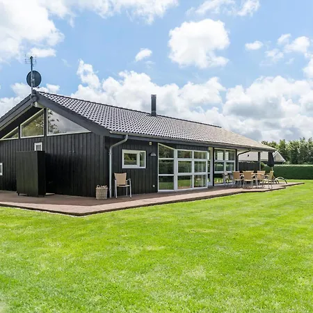 3 Bedroom Beautiful In Prázdninový dům