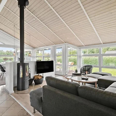 Holiday home 3 Bedroom Beautiful In Hemmet