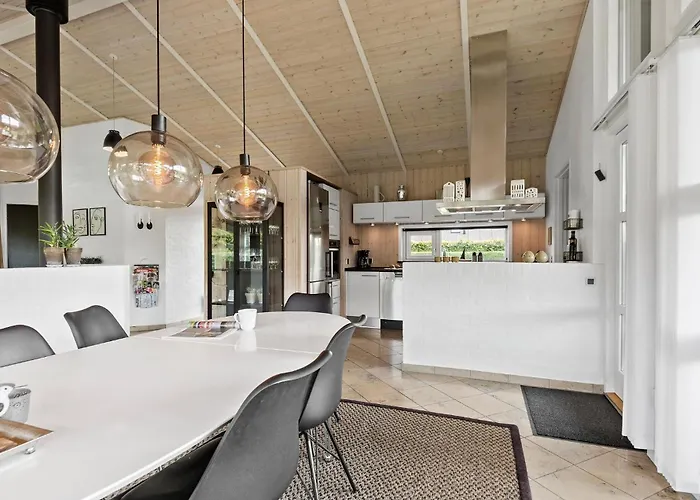 3 Bedroom Beautiful In Feriehus *
