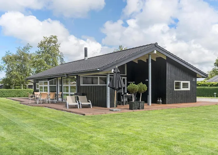 3 Bedroom Beautiful In Feriehus *