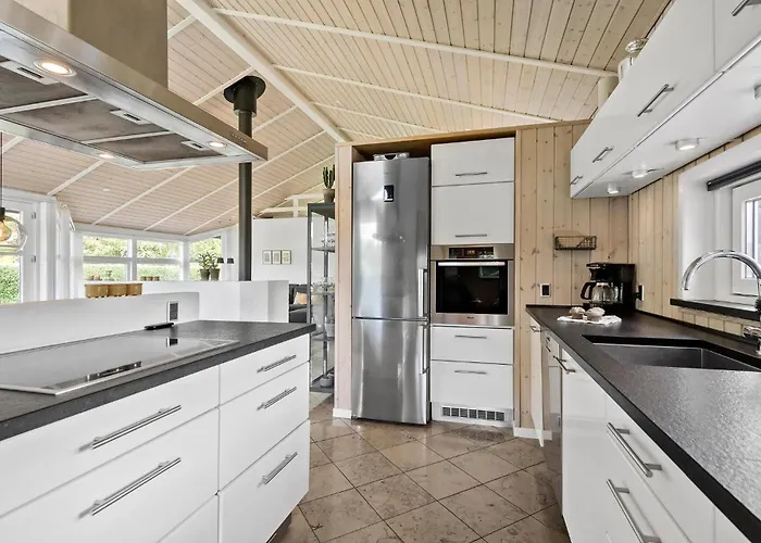 3 Bedroom Beautiful In Feriehus