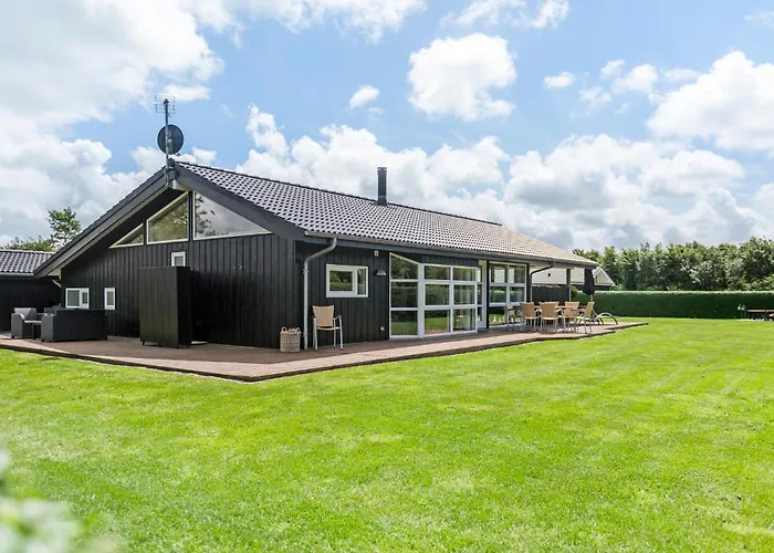 3 Bedroom Beautiful In Feriehus